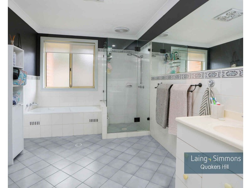 2/34 Olwen Place, Quakers Hill NSW 2763