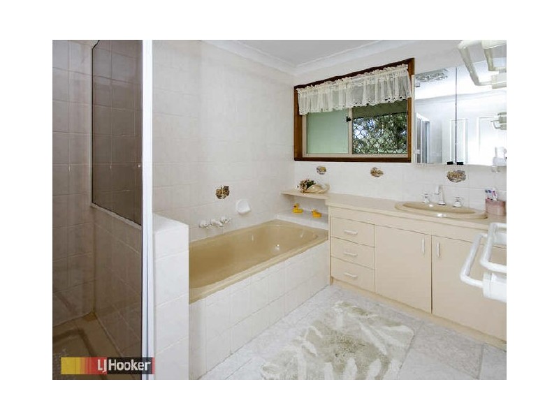 Eatons Hill QLD 4037