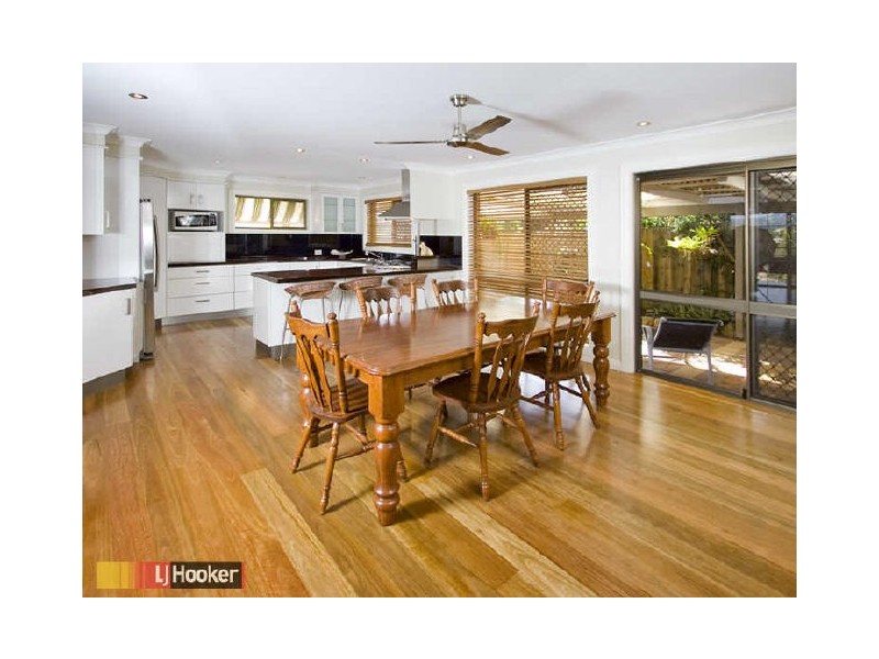 5 Letto Court, Eatons Hill QLD 4037