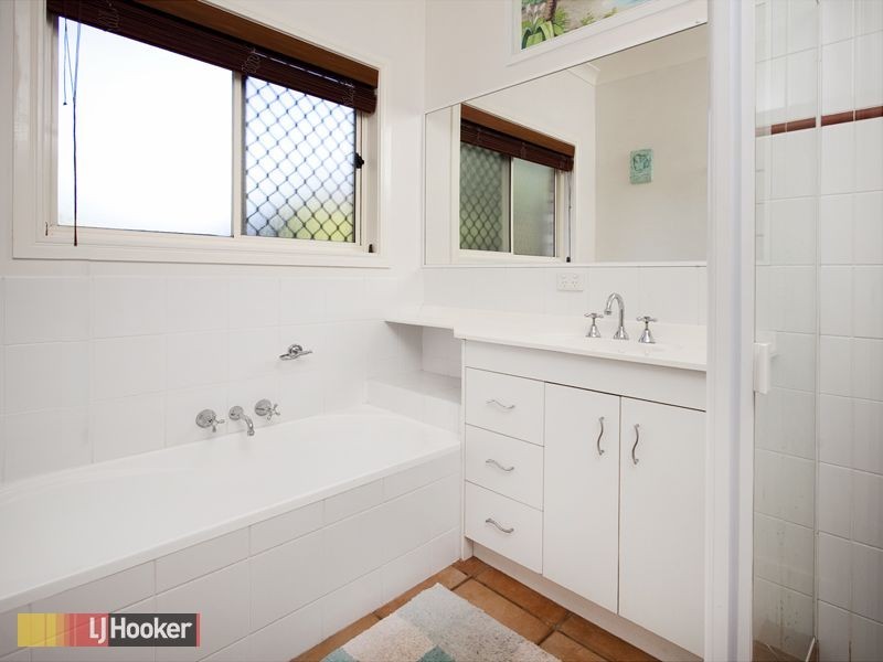 4 Silvereye Crescent, Albany Creek QLD 4035