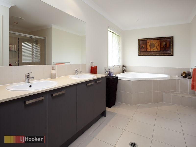 8 Rosevale Place, Warner QLD 4500