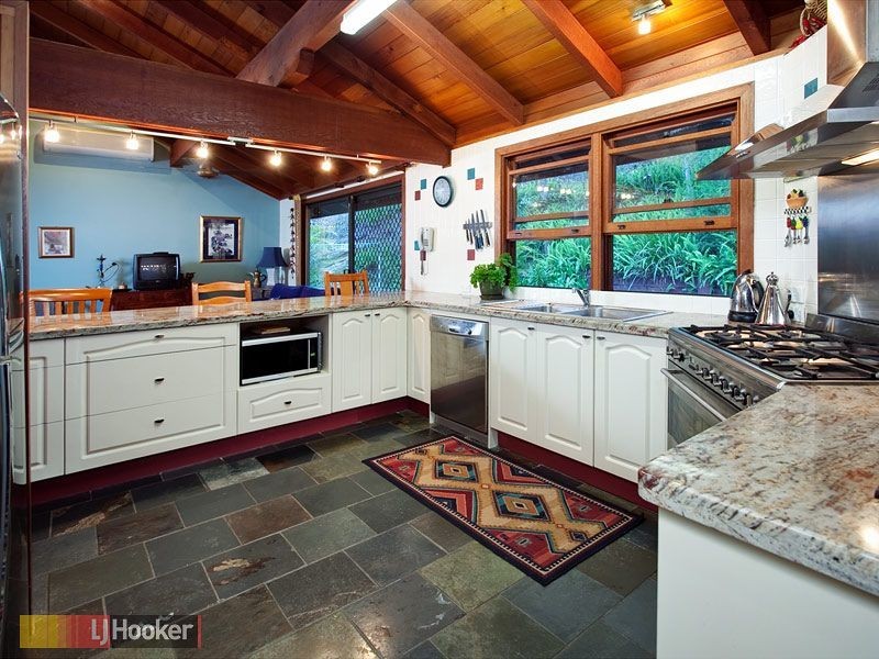 9 Henry Court, Cashmere QLD 4500