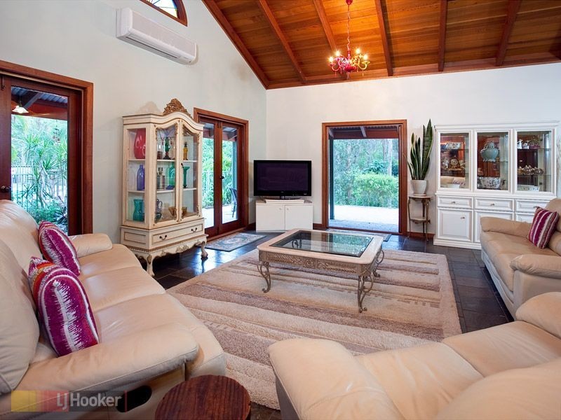 9 Henry Court, Cashmere QLD 4500