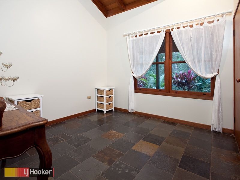 9 Henry Court, Cashmere QLD 4500