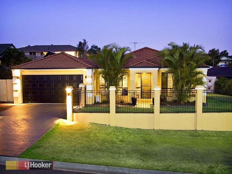 70 Hillenvale Avenue, Arana Hills QLD 4054