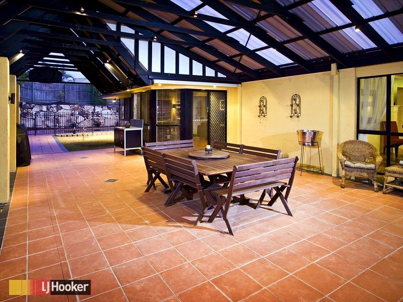 70 Hillenvale Avenue, Arana Hills QLD 4054