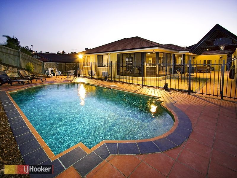 70 Hillenvale Avenue, Arana Hills QLD 4054