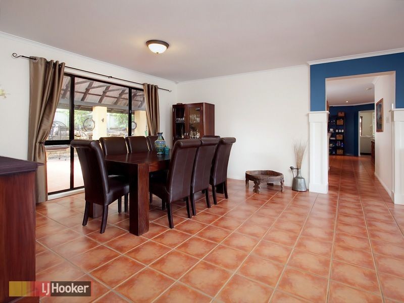 70 Hillenvale Avenue, Arana Hills QLD 4054