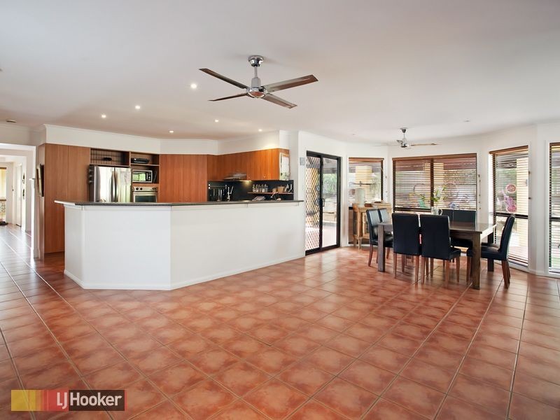 70 Hillenvale Avenue, Arana Hills QLD 4054