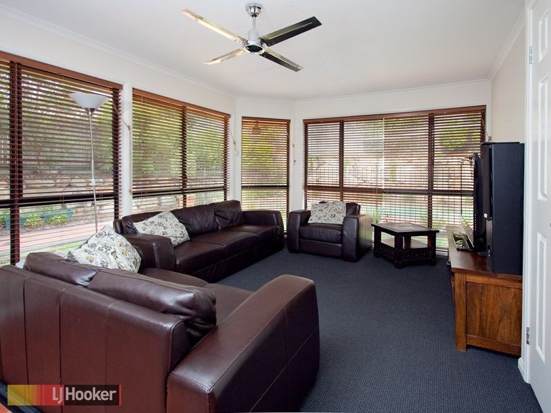 70 Hillenvale Avenue, Arana Hills QLD 4054