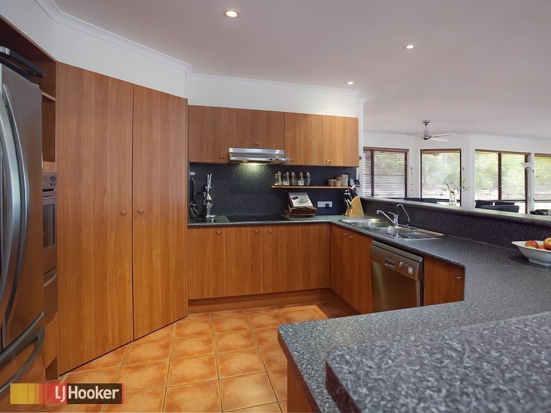 70 Hillenvale Avenue, Arana Hills QLD 4054