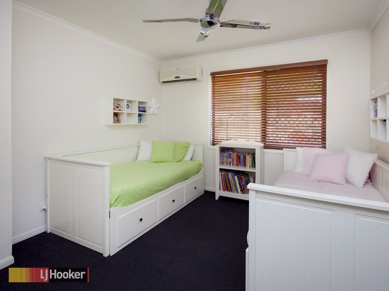 70 Hillenvale Avenue, Arana Hills QLD 4054