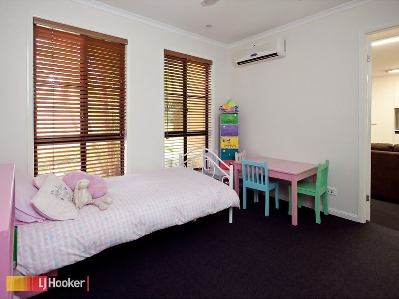 70 Hillenvale Avenue, Arana Hills QLD 4054