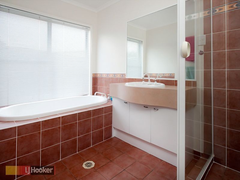 70 Hillenvale Avenue, Arana Hills QLD 4054