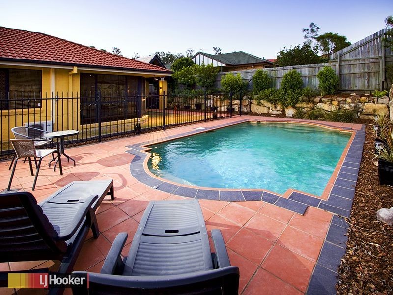 70 Hillenvale Avenue, Arana Hills QLD 4054