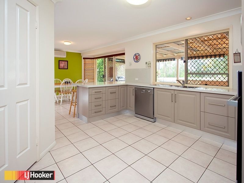 17 Atoll Crescent, Eatons Hill QLD 4037