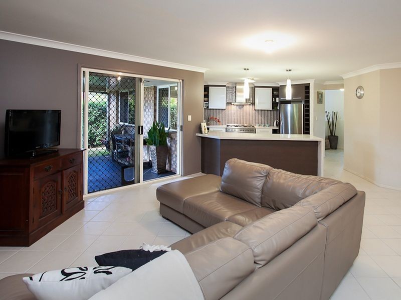 16 Hayward Avenue, Cashmere QLD 4500