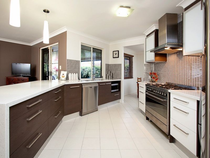 16 Hayward Avenue, Cashmere QLD 4500