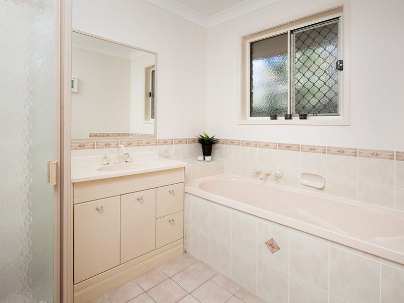 16 Hayward Avenue, Cashmere QLD 4500