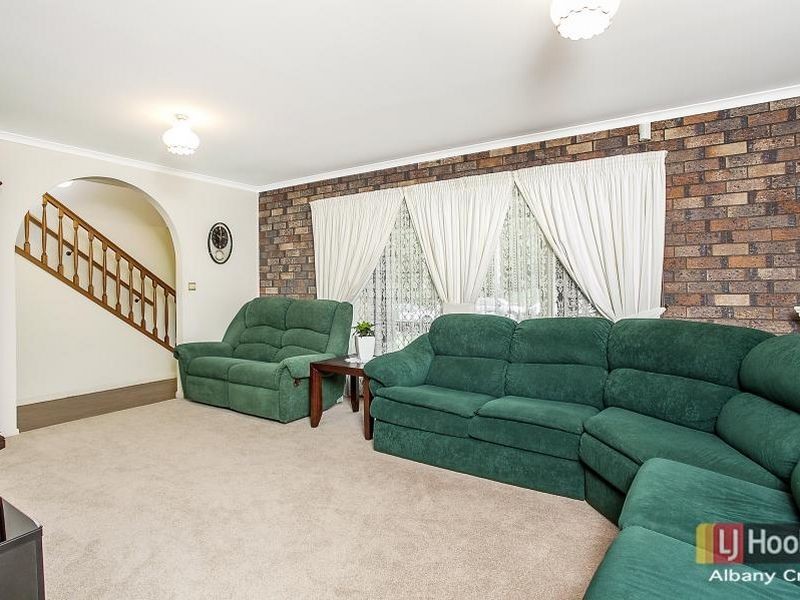 19 Kuringal Drive, Ferny Hills QLD 4055