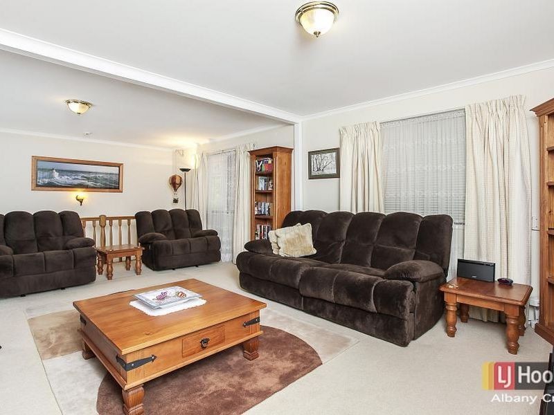 19 Kuringal Drive, Ferny Hills QLD 4055