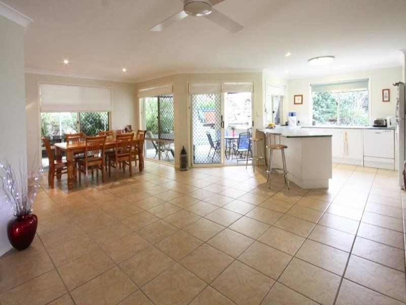 5 Fee Place, Eatons Hill QLD 4037