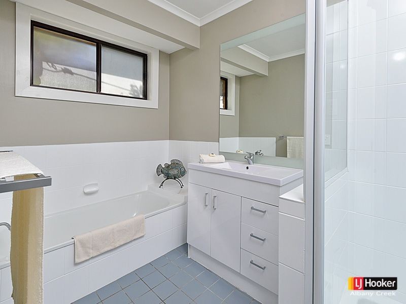 17 Flamingo Drive, Albany Creek QLD 4035