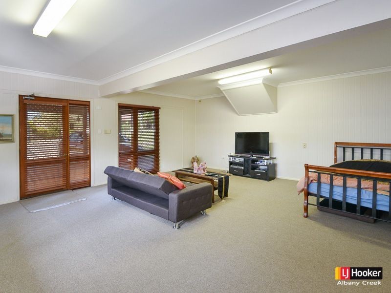 1 Marina Court, Eatons Hill QLD 4037