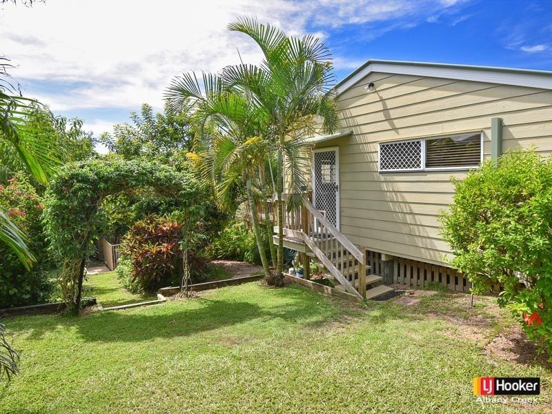 1 Marina Court, Eatons Hill QLD 4037