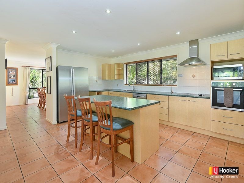 598 Eatons Crossing Road, Clear Mountain QLD 4500