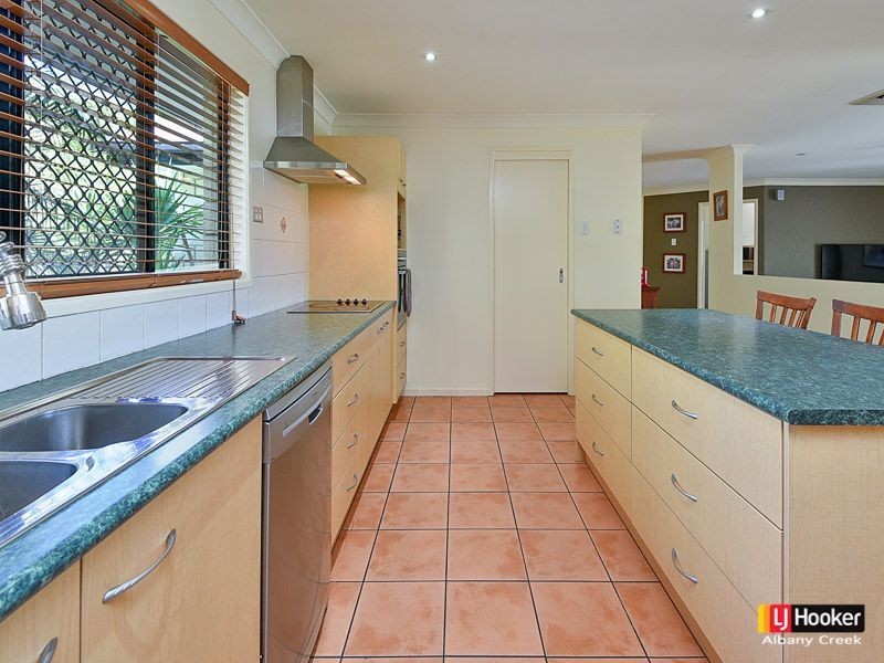 598 Eatons Crossing Road, Clear Mountain QLD 4500