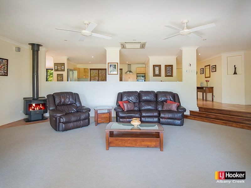 598 Eatons Crossing Road, Clear Mountain QLD 4500