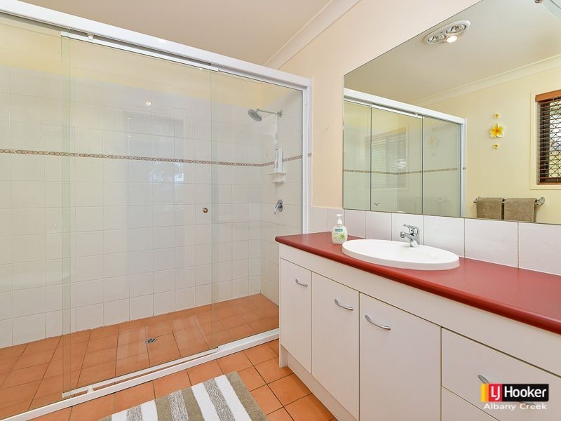 598 Eatons Crossing Road, Clear Mountain QLD 4500