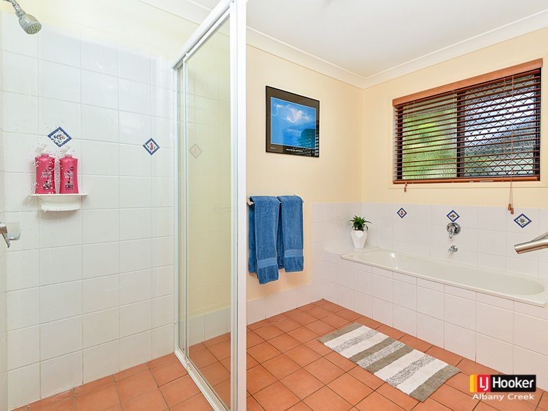 598 Eatons Crossing Road, Clear Mountain QLD 4500