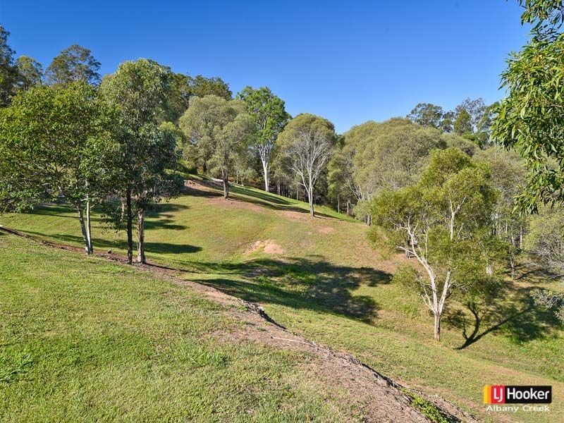 598 Eatons Crossing Road, Clear Mountain QLD 4500