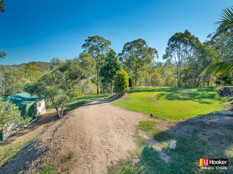 598 Eatons Crossing Road, Clear Mountain QLD 4500
