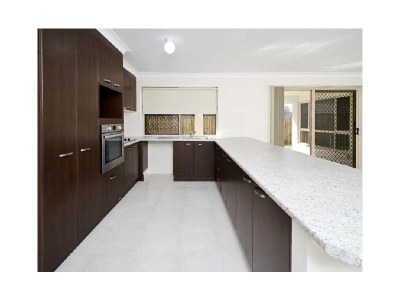 1 Bend Court, Eatons Hill QLD 4037