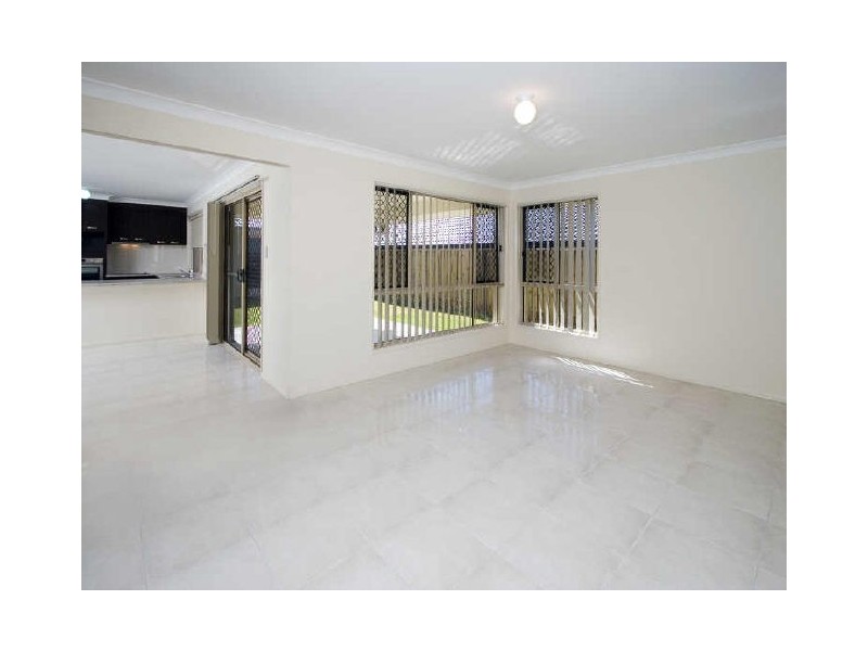 1 Bend Court, Eatons Hill QLD 4037