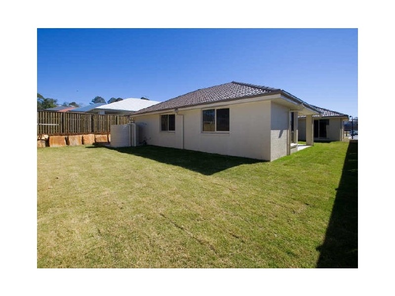 1 Bend Court, Eatons Hill QLD 4037
