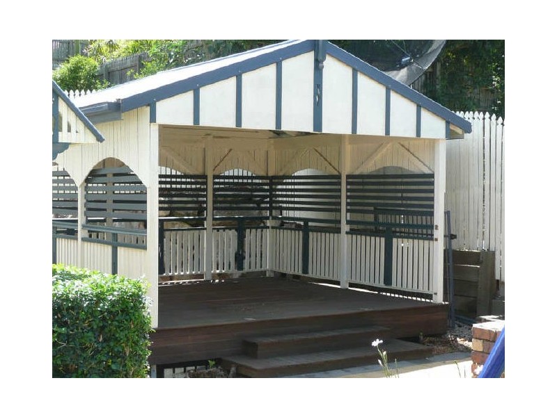 127 Saraband Drive, Eatons Hill QLD 4037