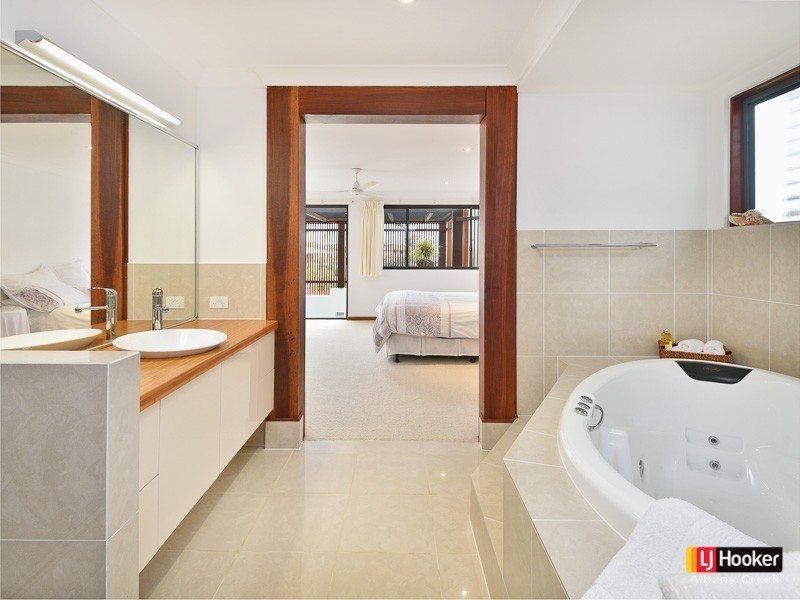 35 Brigadoon Crescent, Eatons Hill QLD 4037