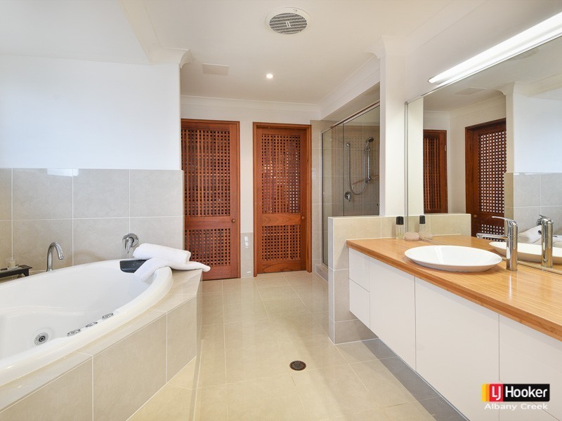 35 Brigadoon Crescent, Eatons Hill QLD 4037