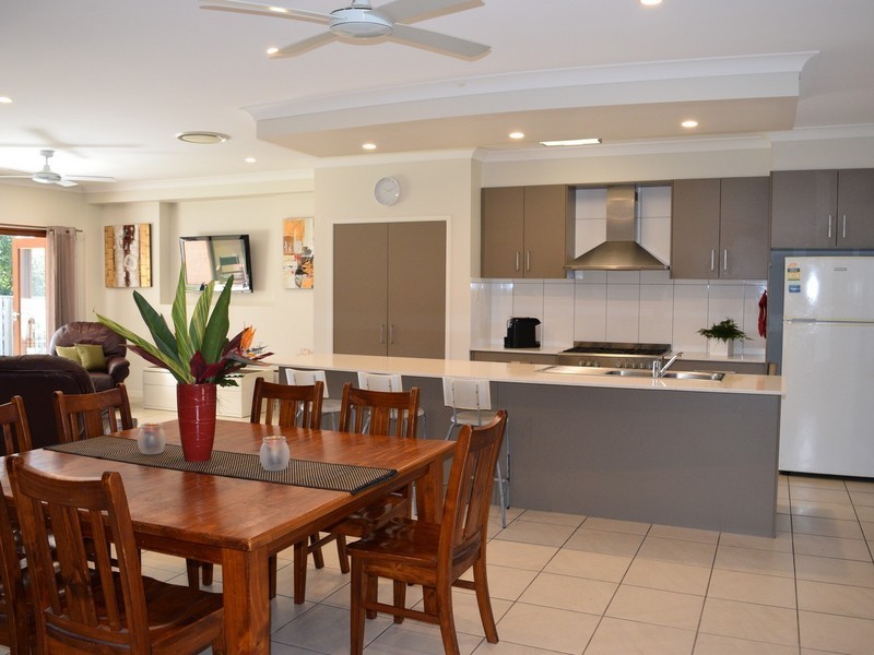 16 Bend Court, Eatons Hill QLD 4037