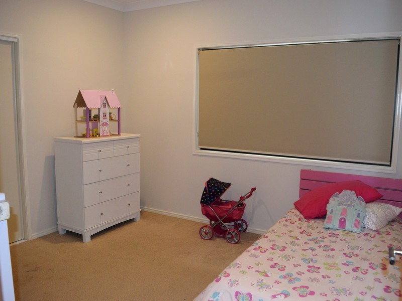 16 Bend Court, Eatons Hill QLD 4037