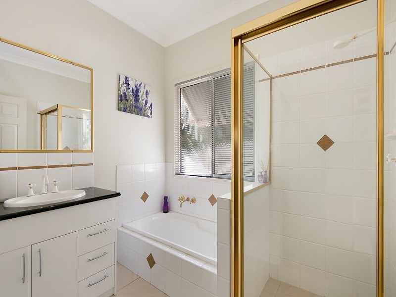 127 Saraband Drive, Eatons Hill QLD 4037