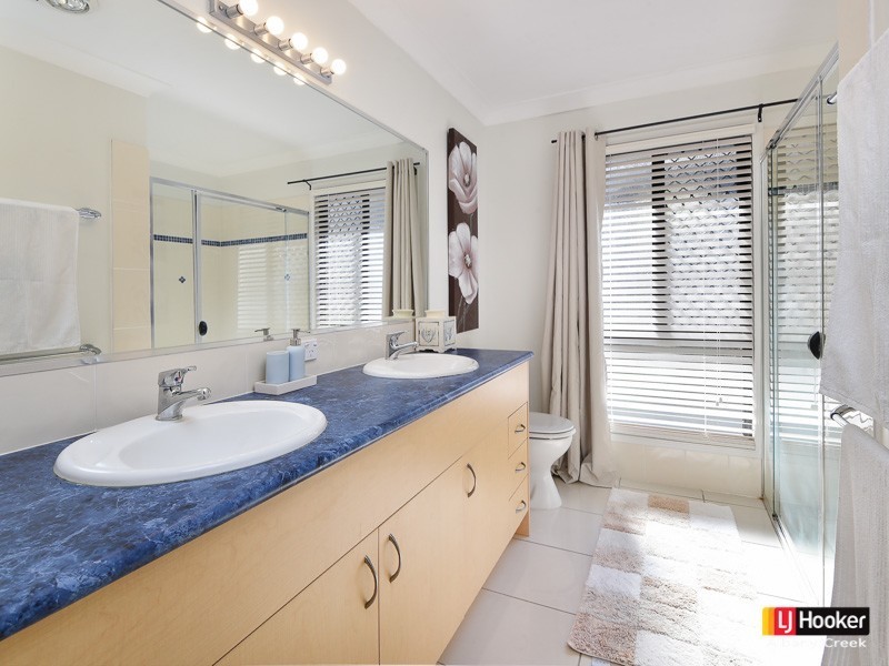 25 Talisman Court, Eatons Hill QLD 4037