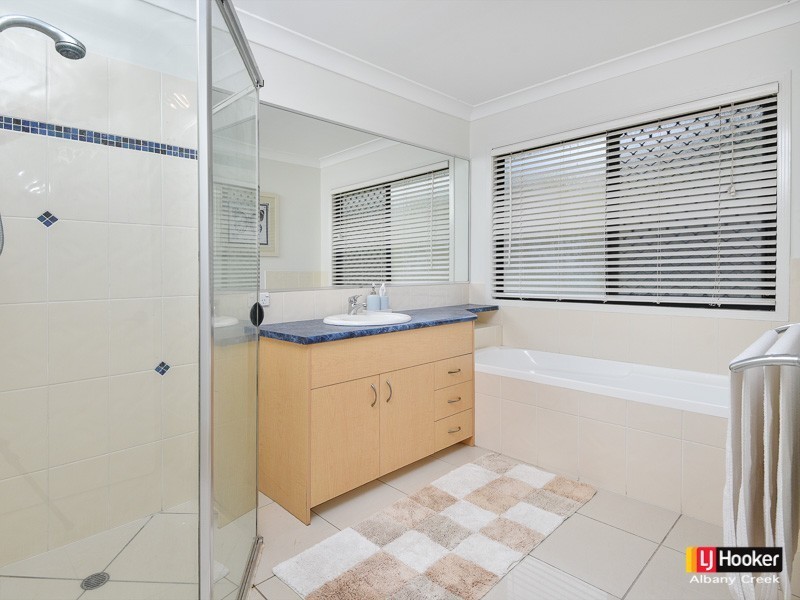 25 Talisman Court, Eatons Hill QLD 4037
