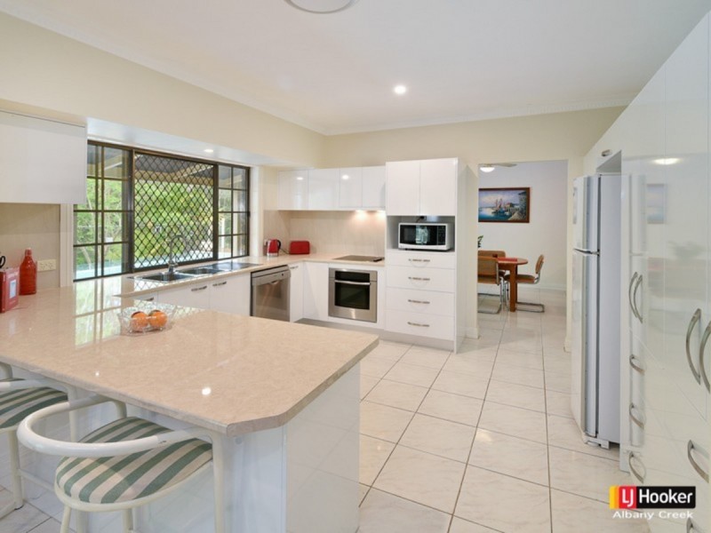 4 La Vista Court, Cashmere QLD 4500