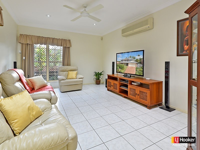 52 Oakmont Crescent, Albany Creek QLD 4035