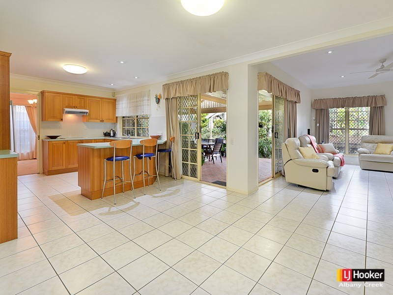 52 Oakmont Crescent, Albany Creek QLD 4035